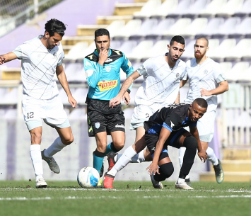 בשעריים כועסים. חכמון