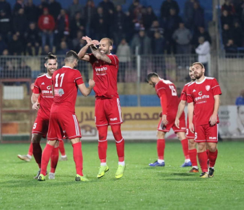 בן לולו חוגג עם חבריו (נזיה סולטאן)