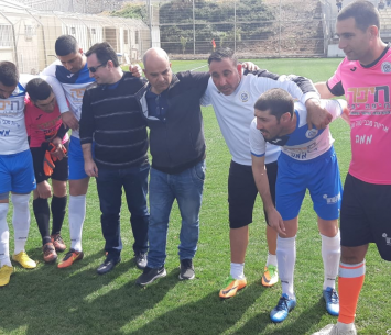 שחקני נווה שאנן לפני המשחק (אדיר יזירף דוברות נווה שאנן)