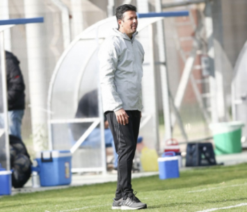 התאכזב מההפסד. אוואט (payperlens)