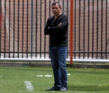 לא מוותר להכח. חכים