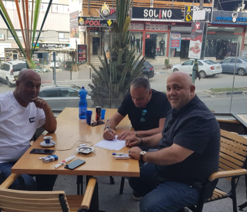 הדרי במעמד החתימה