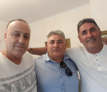 שריקי במעמד החתימה