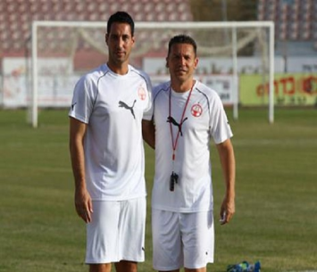 עוזב את בכר. נוסבאום משמאל