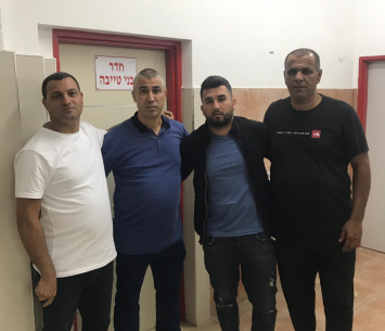 סרור במעמד החתימה