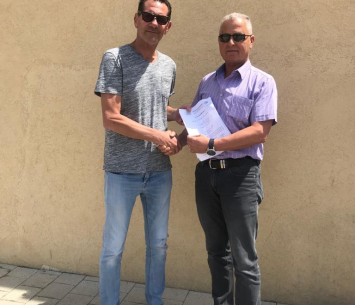 נעים במעמד החתימה עם יו