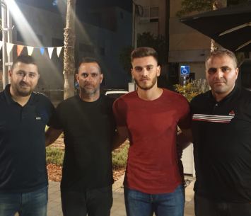 אבו ריא במעמד החתימה