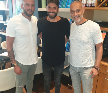 איצרין במעמד החתימה