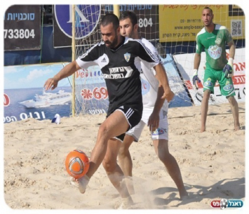 חזר לחוף. בלילי