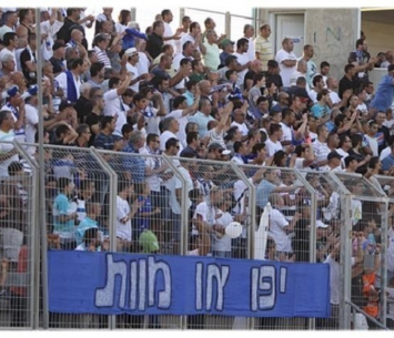 מקבלים מאמן חדש. אוהדי יפו