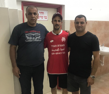 צמח במעמד החתימה