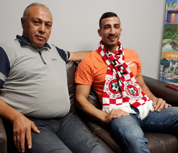 פלזנטל במעמד החתימה