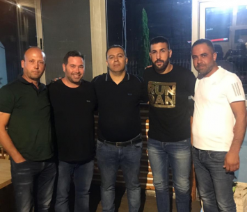 שיבל במעמד החתימה