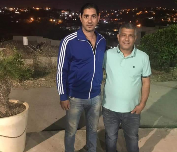 חסון במעמד החתימה