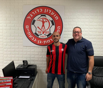 כהן במעמד החתימה