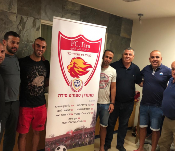 עמאשה במעמד החתימה