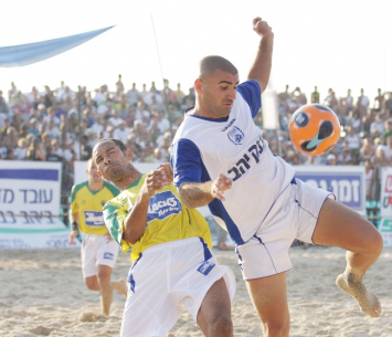 ערן לוי במדי הנבחרת (עידו ארז)