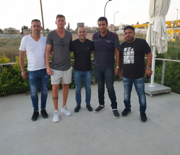 ברקוביץ במעמד החתימה