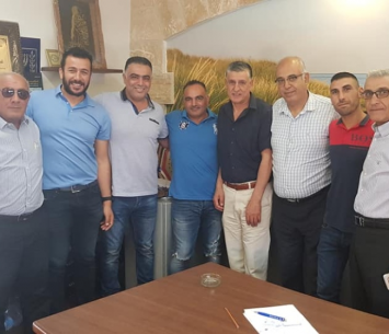 חנה פרהוד, חברי הנהלת ריינה וראש המועצה במעמד החתימה