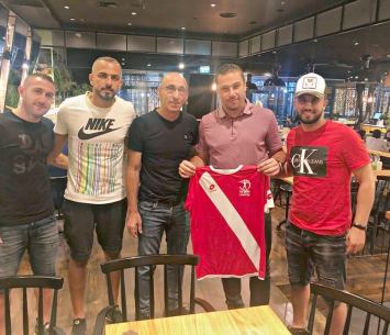 קירטבה במעמד החתימה