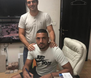 שאמי לצד נציגו תומר אסולין