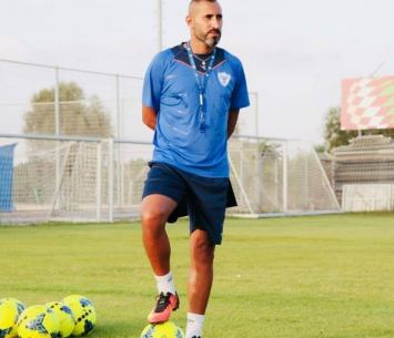 בונה את הסגל. חג'ג