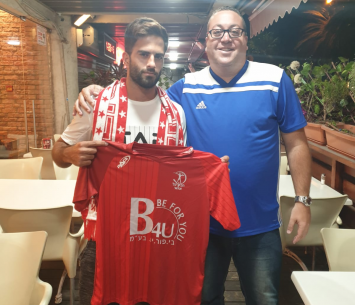 כהן במעמד החתימה