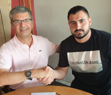 חכים במעמד החתימה