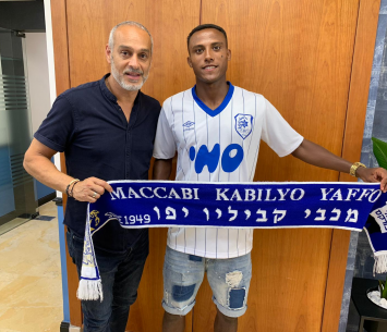 טוואבה במעמד החתימה