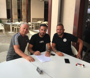 יוסיפוביץ במעמד החתימה