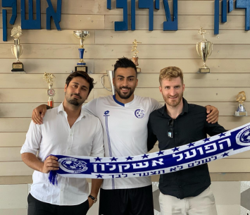 קשוע במעמד החתימה