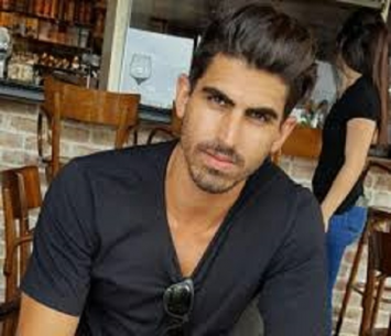 פרש ונשאר במועדון. בן סימון