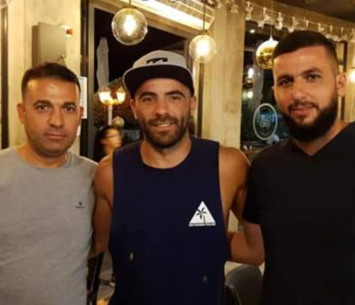 בויס במעמד החתימה