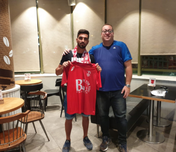 לוי במעמד החתימה