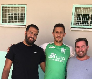 אבדאח במעמד החתימה