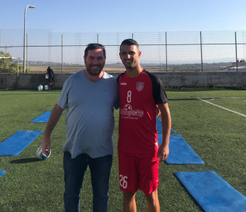 אמיר לביא בעמד החתימה