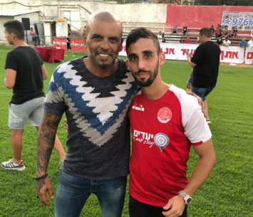 גולן לצד אחד הכוכבים של הקבוצה אוהד אדלשטיין