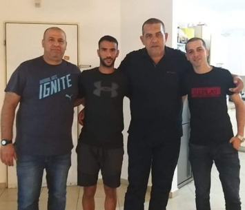 פרץ במעמד החתימה