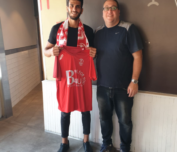 מגידיש במעמד החתימה