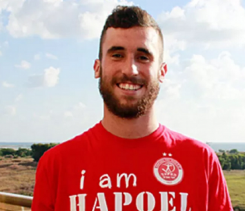 חצה את הכביש. גומברג (צילום: האתר הרשמי של הפועל תל אביב)