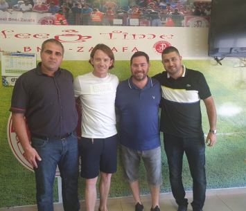 שולקובסקי במעמד החתימה