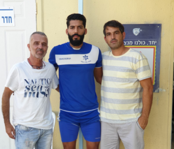 החלוץ במעמד החתימה