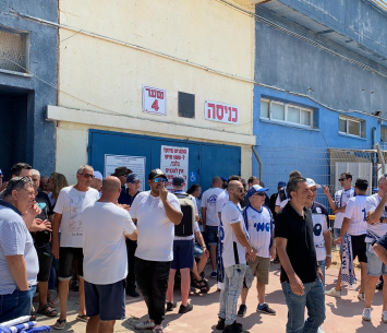 האוהדים מחוץ למגרש (דוברות מכבי יפו)