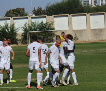 שחקני הכח חוגגים היום בחולון (רועי אסף)