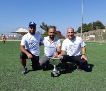 מוחמד סמארה והגביע (פייסבוק צעירי טירה)