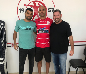 בן לולו במעמד החתימה