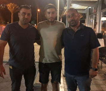 מלכה במעמד החתימה