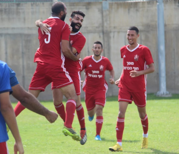 שחקני פרדיס חוגגים (האני)