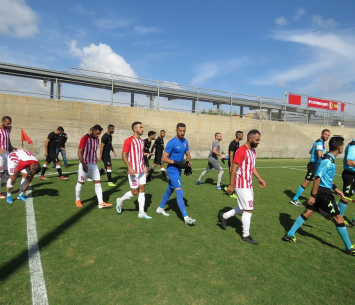 שתי הקבוצות בפתיחה (צילום: מוסא אבו אלהיג'א)