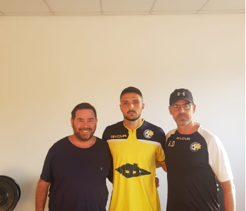 בן נעים במעמד החתימה